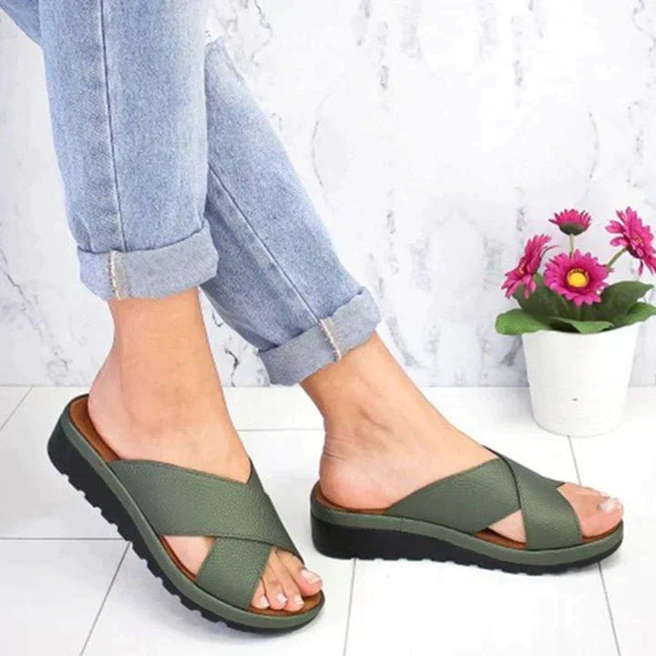 Women's Faux Leather Platform Sandals - Green