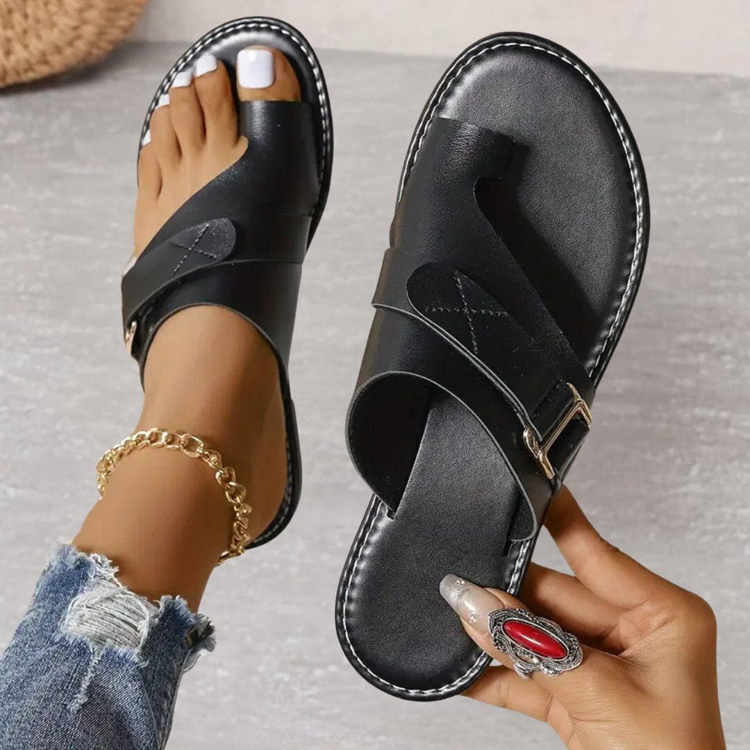 Women's Toe-Ring Flat Sandals - Black
