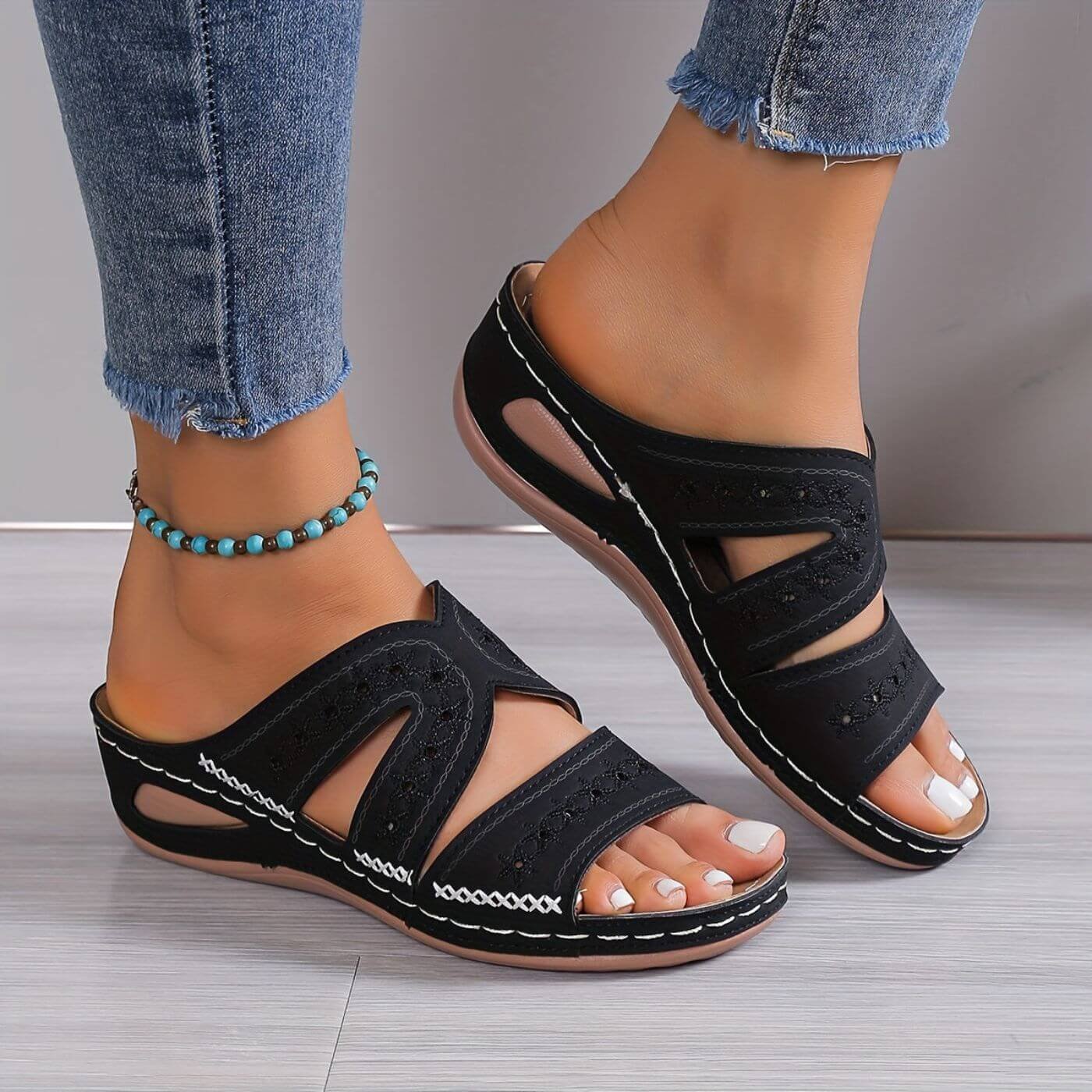 Women's Floral Wedge Sandals - Black