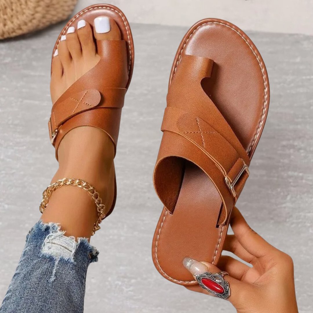 Women's Toe-Ring Flat Sandals - Brown