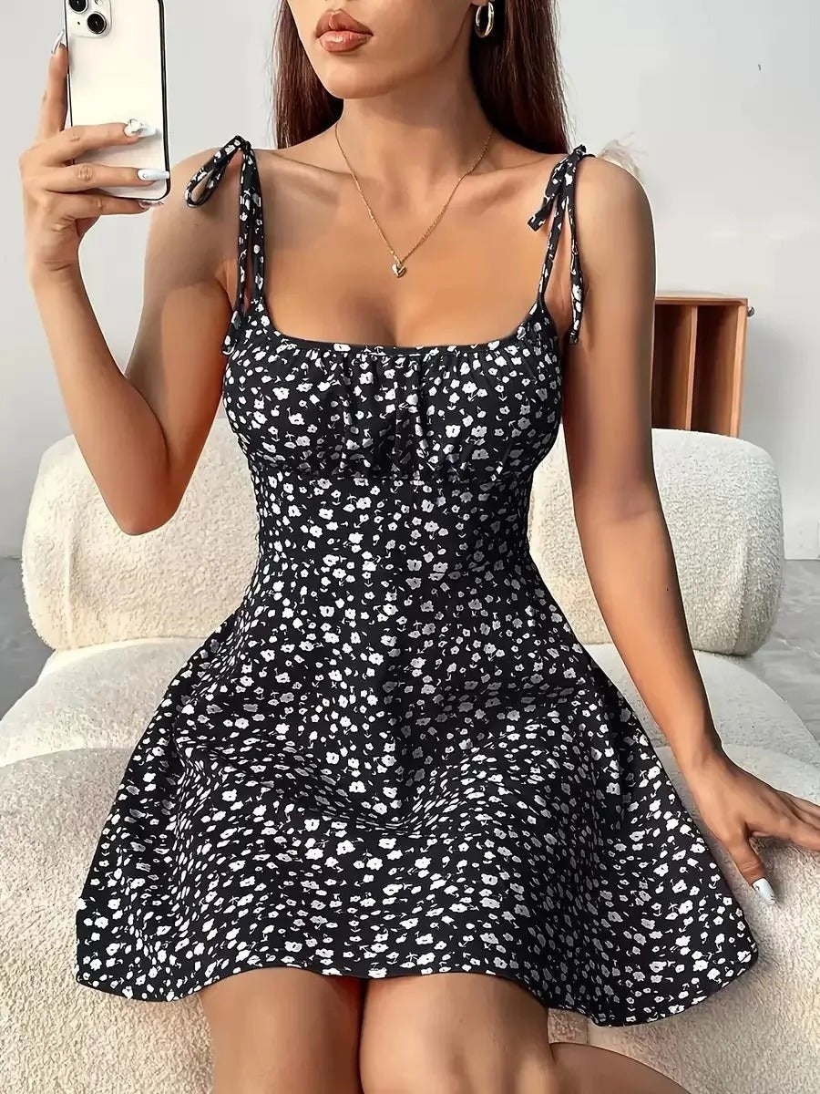 Women's Floral Ruched Mini Sundress - 8